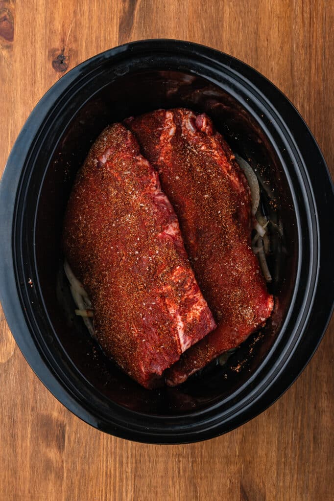 slow cooker insert with onions and ribs