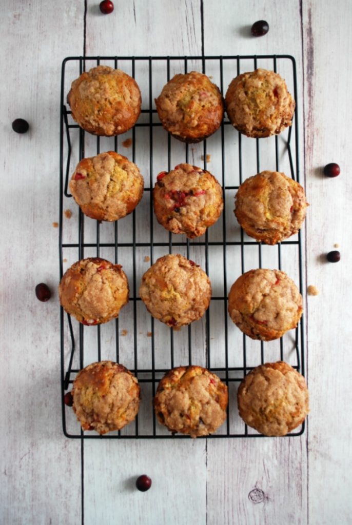 overhead view of wire cooling rack with a dozen muffins