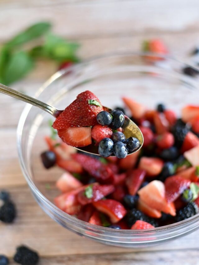 Summer Berry Salad with Honey Poppyseed Dressing: Easy Summer Side!