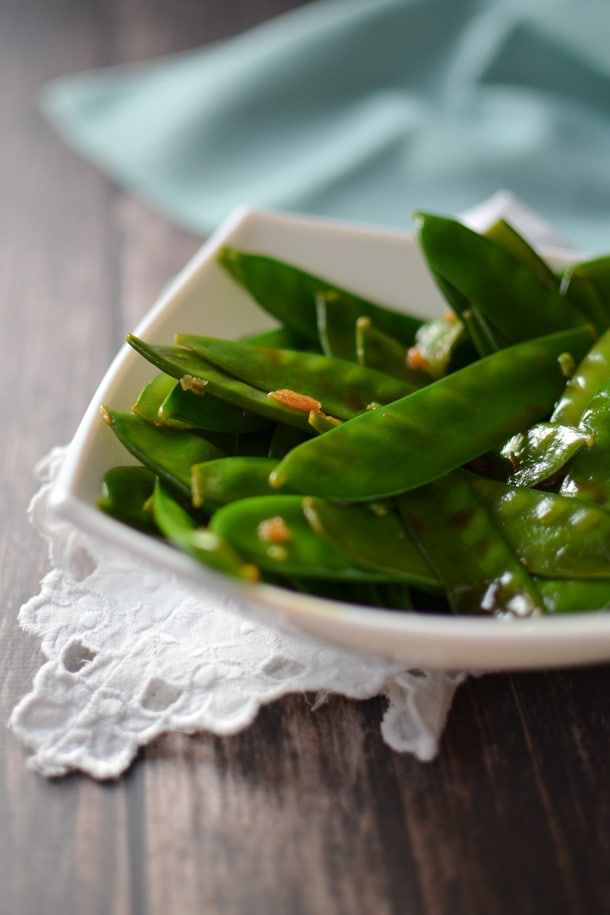 snow peas in bowl 