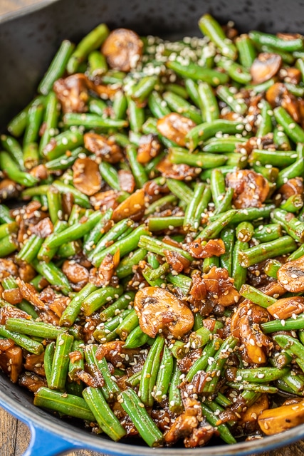 close up of green beans with mushrooms and teriyaki sauce