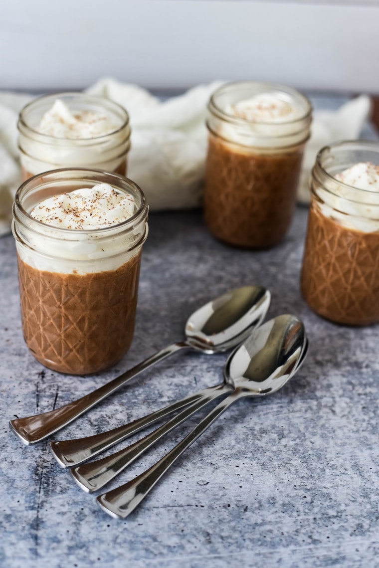 easy chocolate panna cotta in mini mason jars