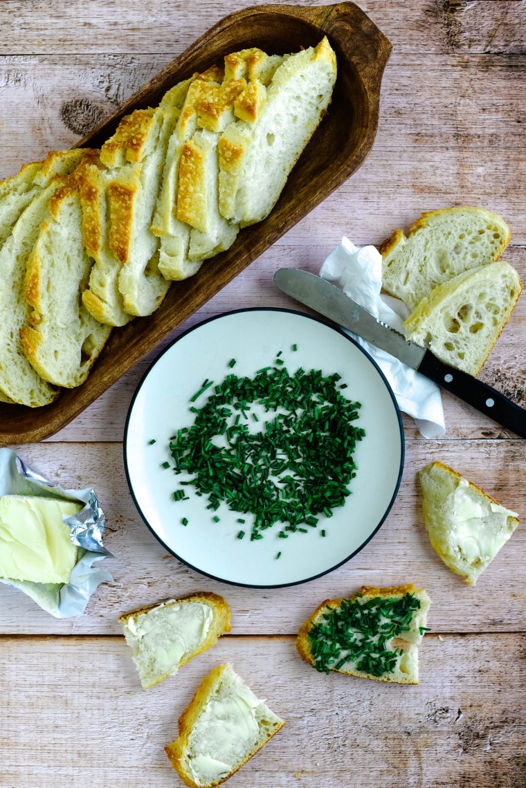 Schnittlauchbrot platter