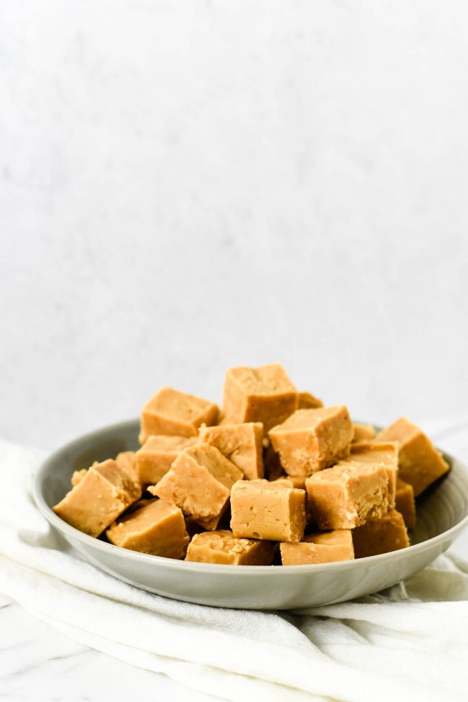 microwave peanut butter fudge piled on grey plate