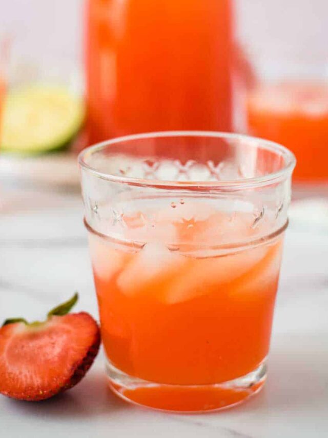 Refreshing Strawberry Limeade: Easy Summer Drink!